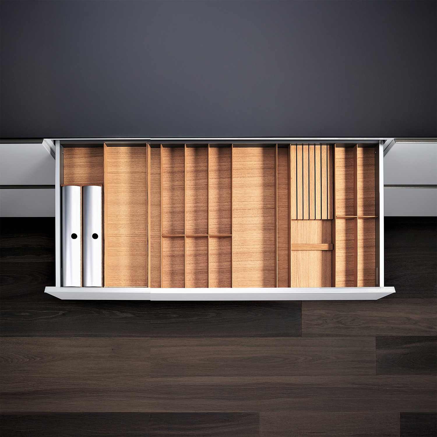 КОМПЛЕКТ лоток + делитель + держатели для фольги и для ножей, ФайнЛайн Линик 1000-1200 мм, глубина 500 мм, цвет ДУБ натуральный Kessebohmer КОМПЛЕКТ лоток + делитель + держатели для фольги и для ножей, ФайнЛайн Линик 1000-1200 мм, глубина 500 мм, цвет ДУБ натуральный Kessebohmer